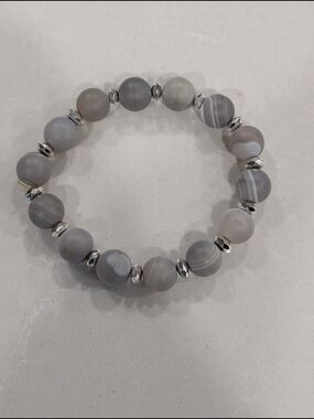 Neutral Grey Agate Bead Bracelet with Silver Accents - Unbranded